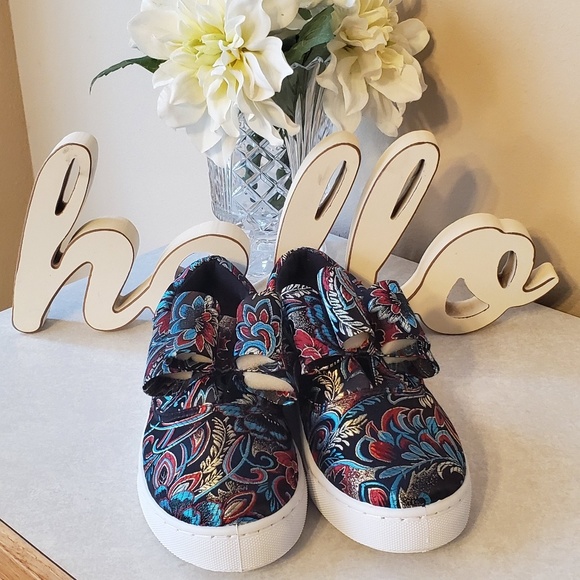 🆕️ Qupid~Floral Brocade Bow Slip On Sneakers - Picture 2 of 7